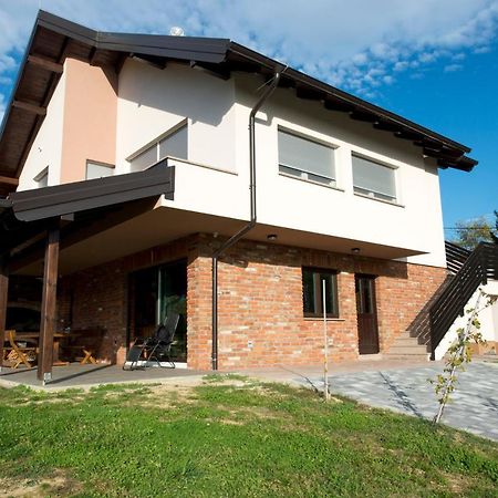 Апартаменты Apartman Grc Dugo Selo Экстерьер фото
